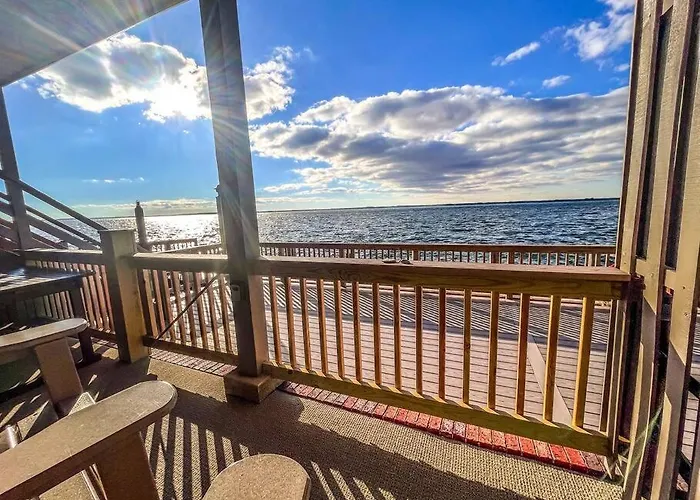 Stunning 2Br/2Ba Bayfront Retreat