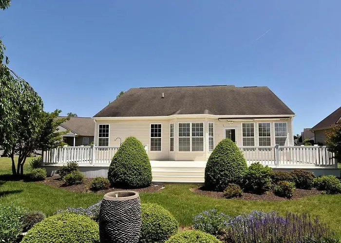 3Br Retreat , Near Beach , Bbq , Pool , Sleeps 12